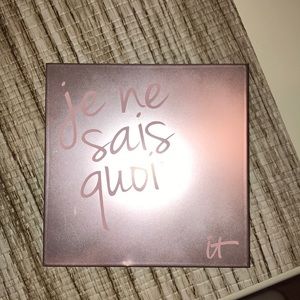 It Cosmetics Je Ne Sais Quoi face palette
